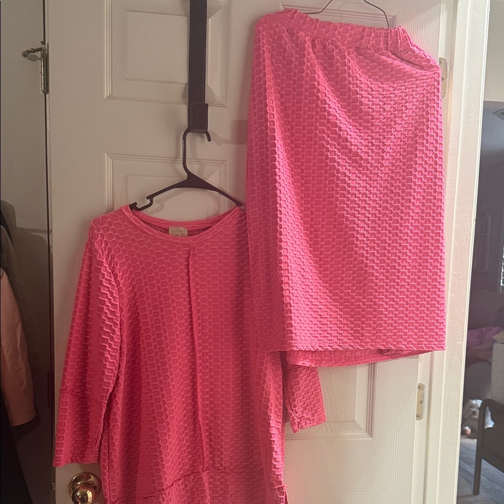 Women’s Pink Textured Two-Piece Skirt Set